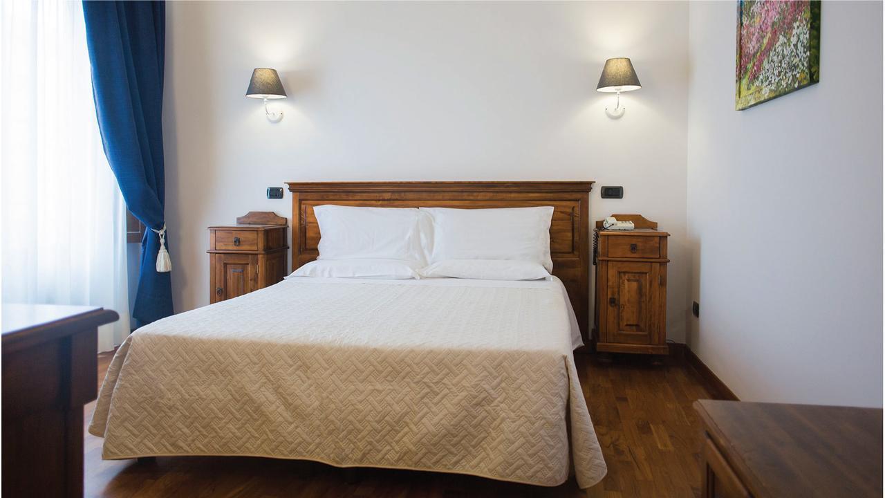 La Piazzetta 3*